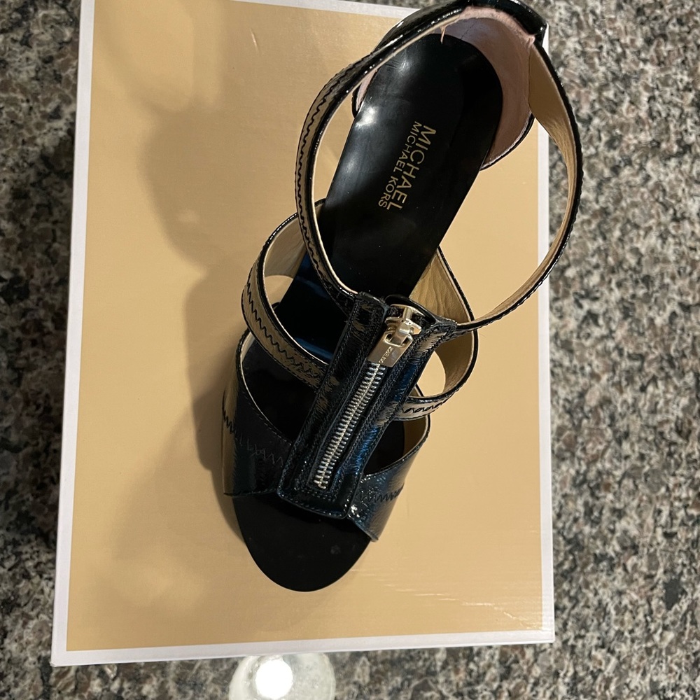Michael Kors Berkley T Strap sz 8M - Picture 3 of 10